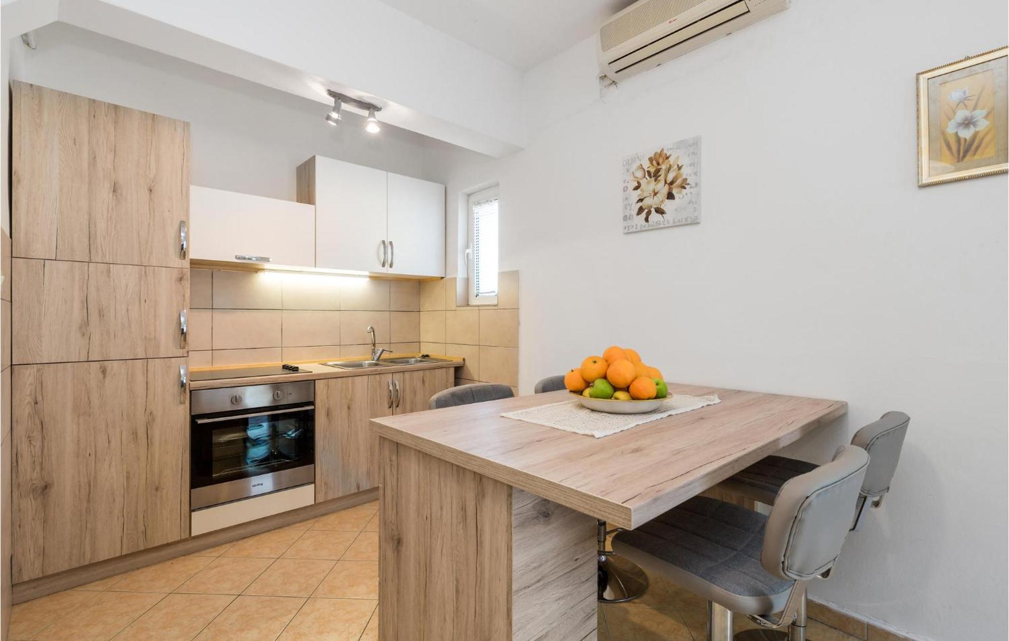 1 Bedroom Amazing Apartment In Kampor Exteriér fotografie